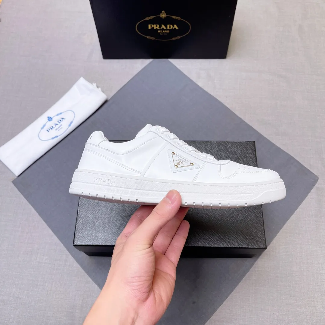 P380 Prada Prada's new men's leather sneakers, the highest version on the market, any comparison is welcome🆚! The original leather has excellent texture and is super high-end! Fetal sheep net lining imported from Italy, removable pad! Luxurious materials and fine workmanship, highly recommended! Code number 38-45 No. 058